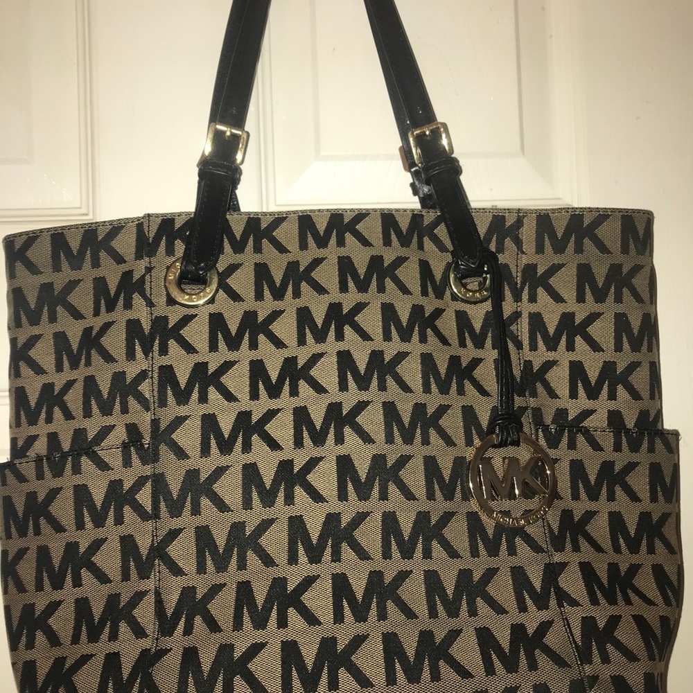 Mk women’s bag barely used - Picture 4 of 5